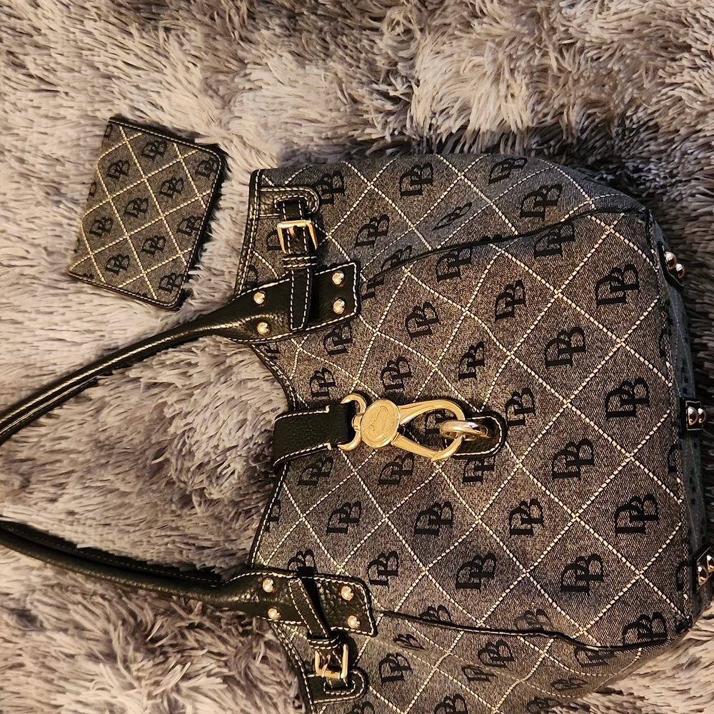 Stylish Black Handbag With Matching Wallet